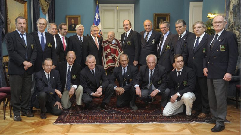  Piñera recibe en La Moneda a los supervivientes de los Andes