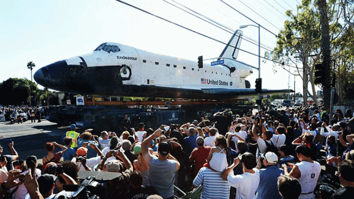 Informativo 24h - La nave Endeavour cruza Los Ángeles
