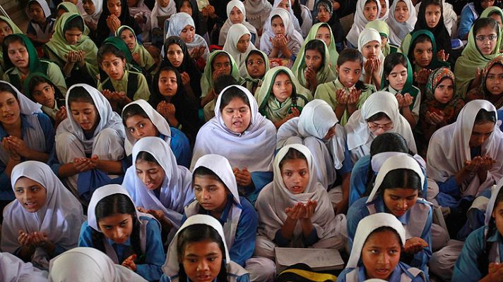 Informativo 24h - Afganistán y Pakistán rezan por Malala, la niña activista tiroteada que sigue crítica