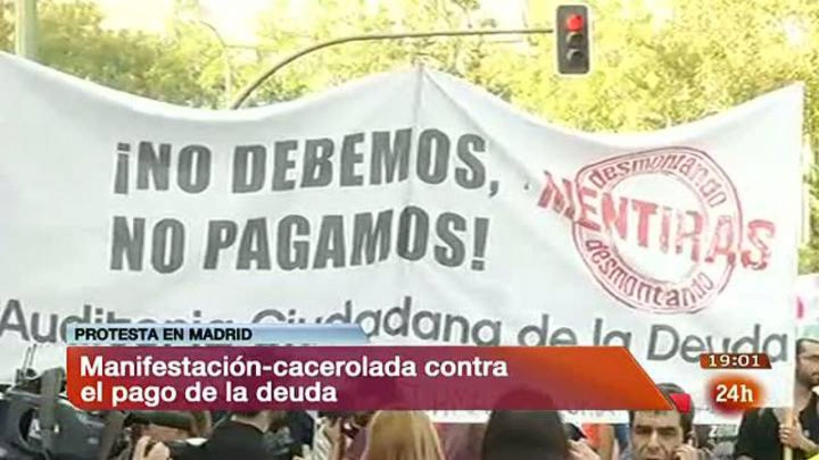 Noticias 24h: El 15M se manifiesta en Madrid contra la deuda "cacerola en mano" | RTVE Play