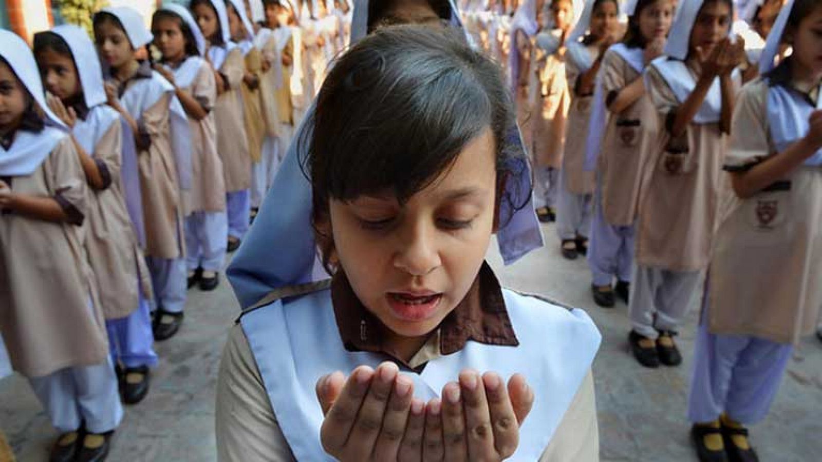 Informe Semanal: Por ser niña