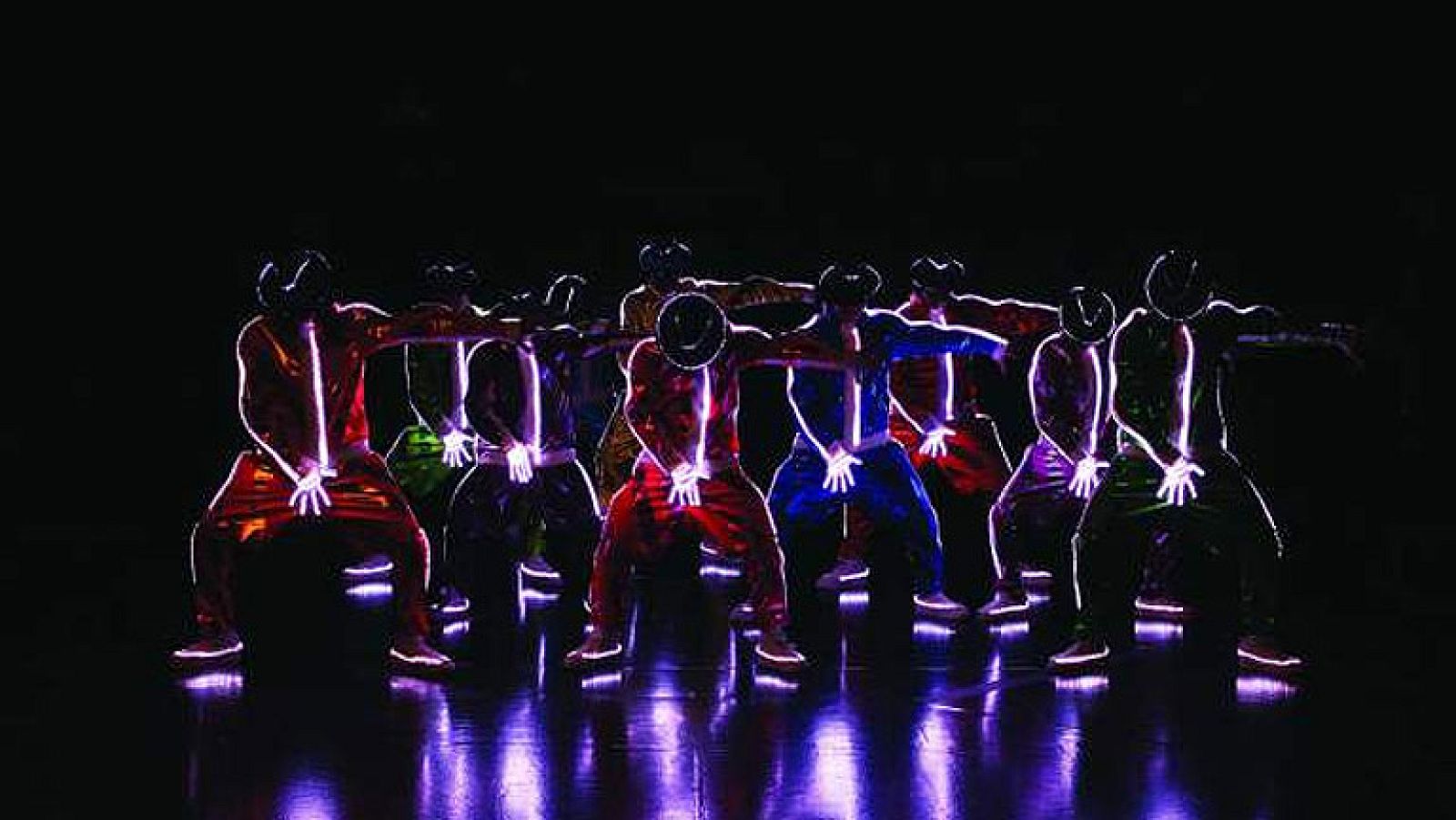 El Cirque du Soleil estrena en Londres 'Michael Jackson, the Inmortal World Tour' - Informativo 24h | Ver