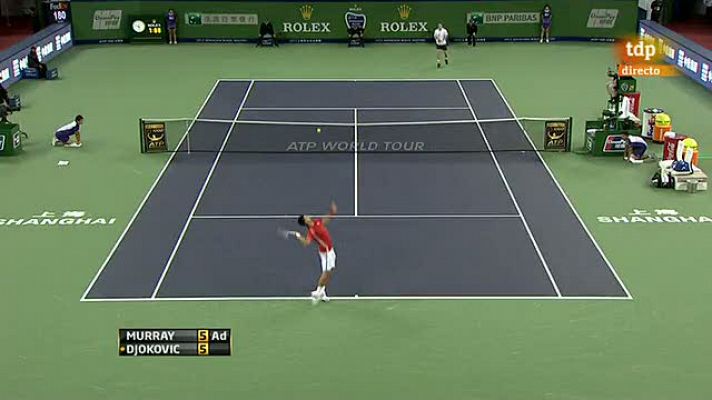 Djokovic destroza su raqueta en un arrebato de furia