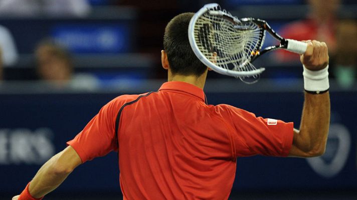  - Djokovic destroza su raqueta en un arrebato de furia