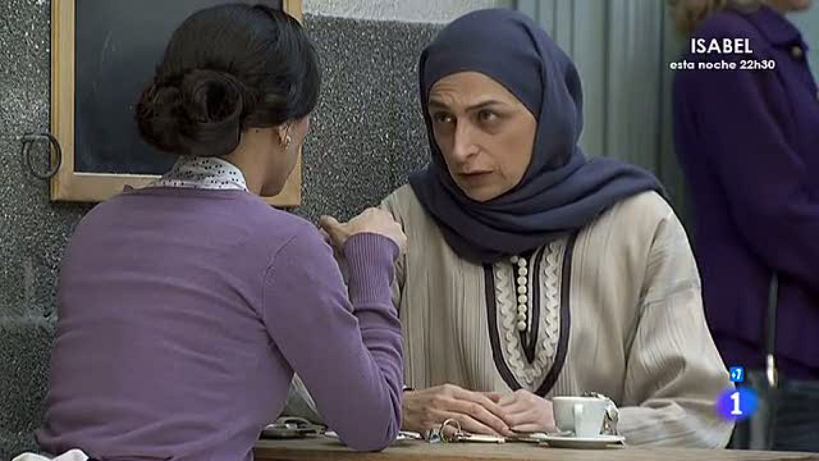 Amar - Amina le cuenta a Manolita la historia de Said