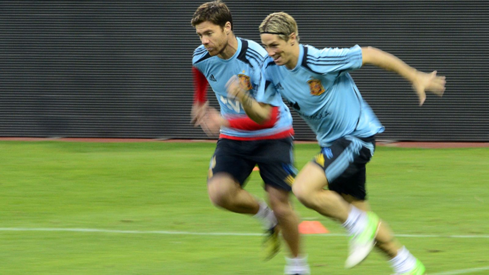 España, con la artillería cargada para recibir a Francia