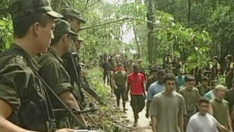 Yesid Arteta, ex guerrillero de las FARC, expone su punto de vista y experiencia en la selva