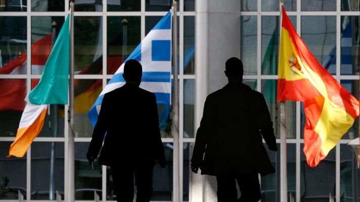 Los desayunos - Una cumbre con dos agendas y en la que la posible petición de rescate de España centra la atención