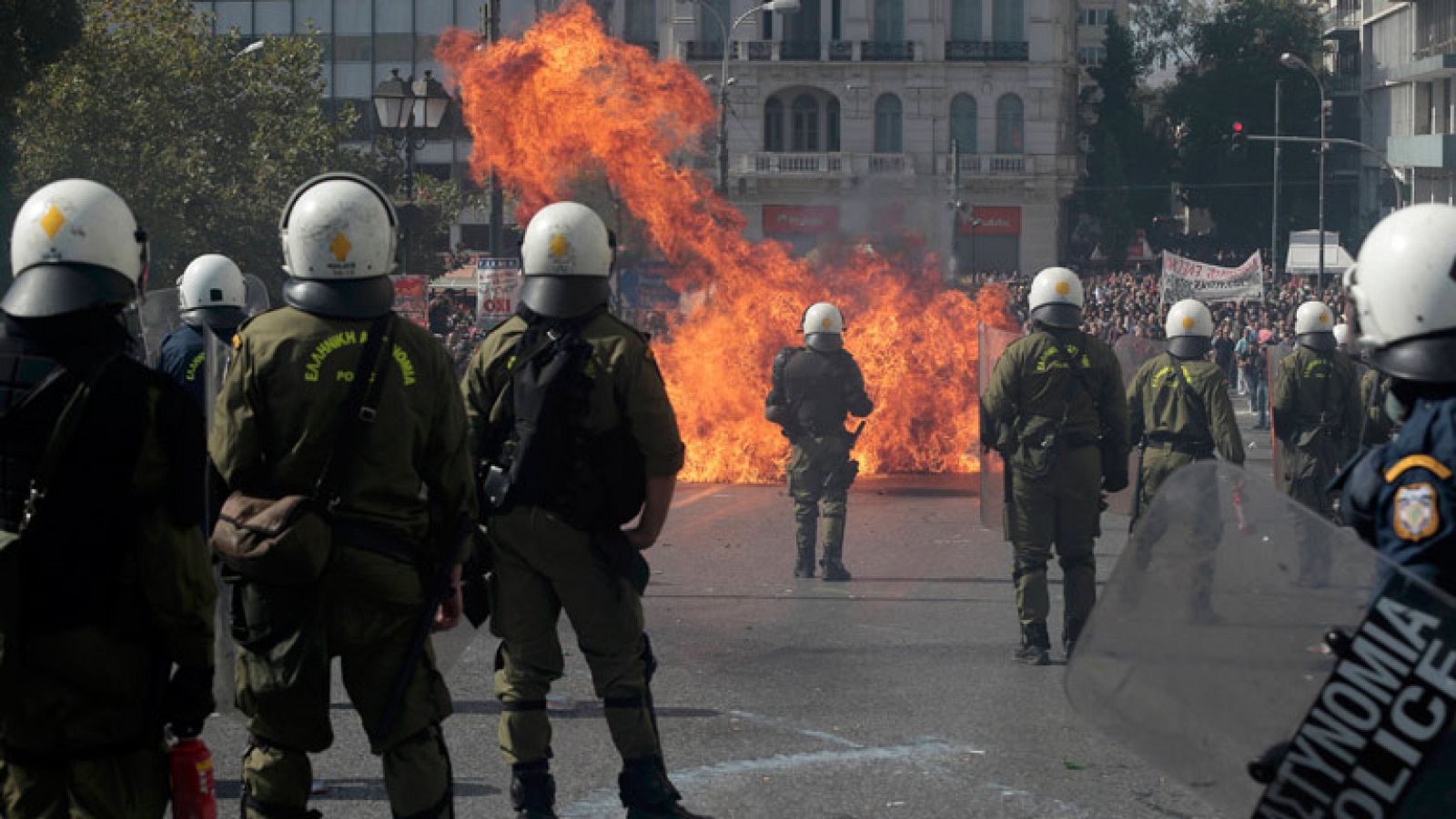 Enfrentamientos entre grupos de manifestantes y manifestantes en la huelga de Grecia