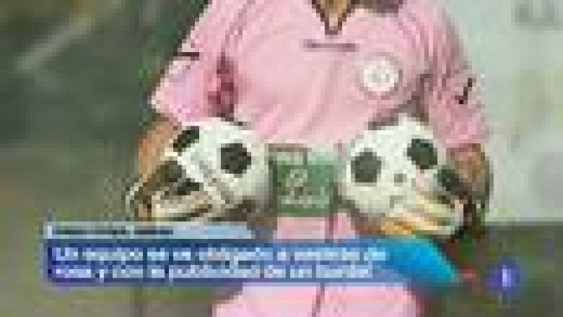 El equipo amateur griego de fútbol, Voukefalas Larissa, ha encontrado una solución a la crisis y no ha dudado en cambiar sus camisetas por otras de color rosa que anuncian dos conocidos burdeles de la ciudad. Según los patrocinadores de la idea, no s