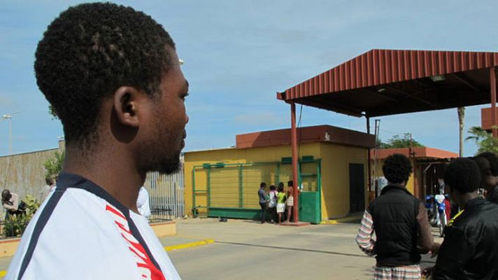 Informativo 24h - Uno de los inmigrantes que saltó la valla: "Los soldados marroquíes me golpearon antes de saltar"