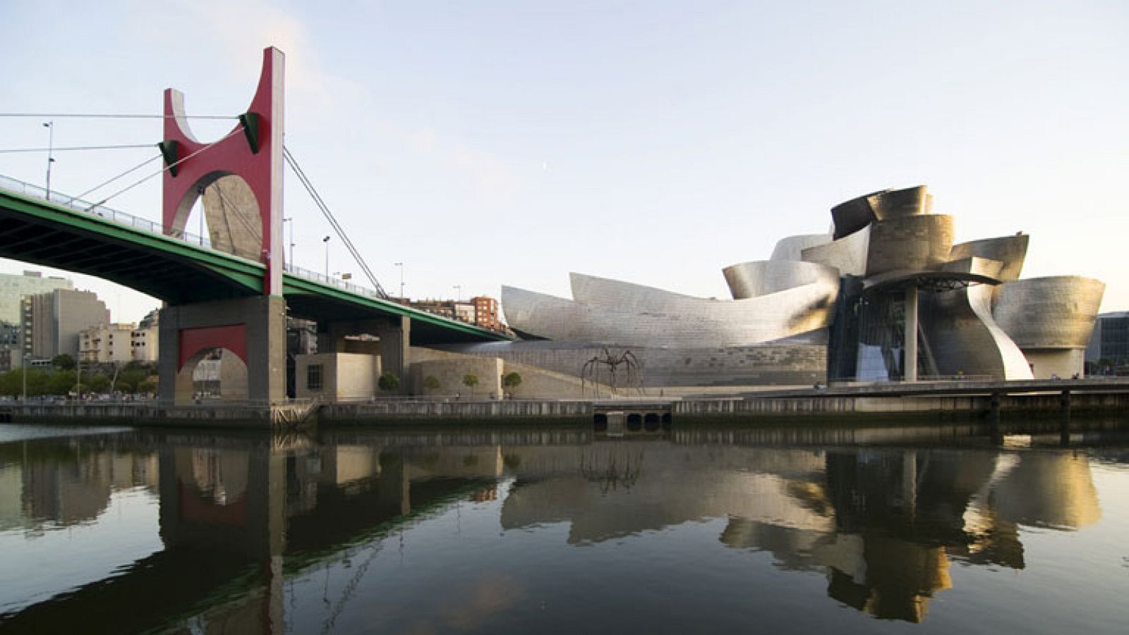 El Guggenheim de Bilbao cumple 15 años - Informativo 24h | Ver