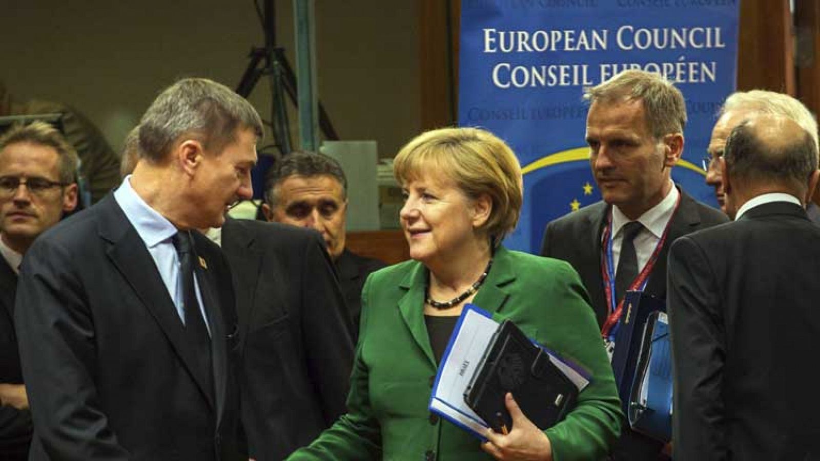Merkel deja claro que la recapitalización directa no llegará a tiempo para los bancos españoles