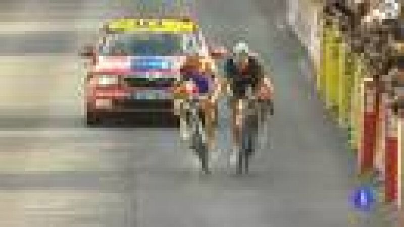 El equipo ciclista Rabobank, en el que militan los españoles Óscar Freire y Carlos Barredo, entre otros, ha decidido dejar el pelotón. Lo hace porque, según han dicho textualmente sus responsables, quiere apartarse de un ciclismo enfermo y corrompido