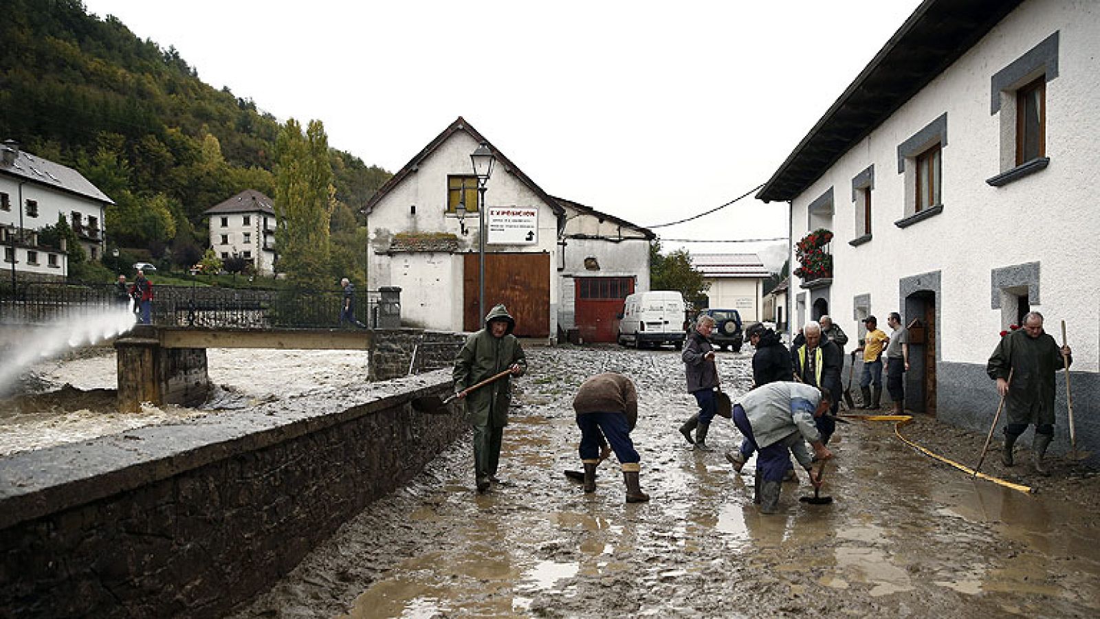 Telediario matinal en cuatro minutos 20/10/12