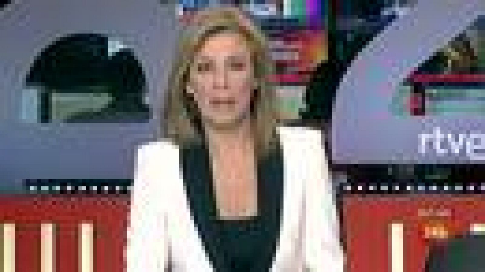 Muamar al Gadafi, a quien las crónicas y los numerosos testimonios de quienes lo conocieron lo dibujan como un déspota excéntrico, despiadado e inclemente, murió el 20 de octubre de 2011, humillado, torturado y asesinado a manos de los mismos rebeldes a los que calificaba de "ratas" y "traidores". Sin embargo, su sombra y su legado de más de cuatro décadas de dictadura se siguen proyectando sobre una Libia que no acaba de encarrilar su proceso de transición hacia la democracia.
