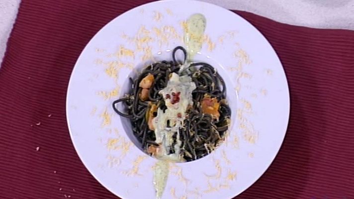 Cocina con Sergio - Pasta negra con salsa de yogur