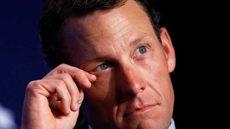 El exciclista estadounidense Lance Armstrong ha vuelto a la actividad pública después de haber sufrido el rechazo generalizado por parte de sus patrocinadores y lo hizo para exhortar a los partidarios de su fundación "Livestrong" contra el cáncer que