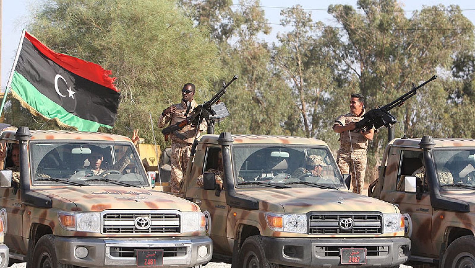 Jamis, el hijo menor del dictador Muamar el Gadafi, ha resultado muerto en Bani Walid, sureste de la capital libia, según ha anunciado a Efe Anouar Echouan, uno de los jefes de la milicia "El Escudo de Libia", afiliada a las fuerzas regulares. La fuente agregó que Jamis murió durante un combate que se inició esta mañana en Bani Walid, ciudad situada a 90 kilómetros al sureste de Trípoli, y escenario de enfrentamientos entre milicias locales y fuerzas regulares desde principios de semana.