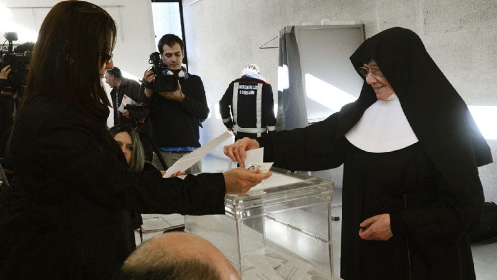 La participación en las elecciones gallegas es del 12,71% hasta las 12.00 horas, según ha avanzado el secretario general de Presidencia de la Xunta, Valeriano Martínez. En 2009, a la misma hora la participación era del 16,10%, aunque el dato es "similar" a las elecciones de 2005, según Martínez.