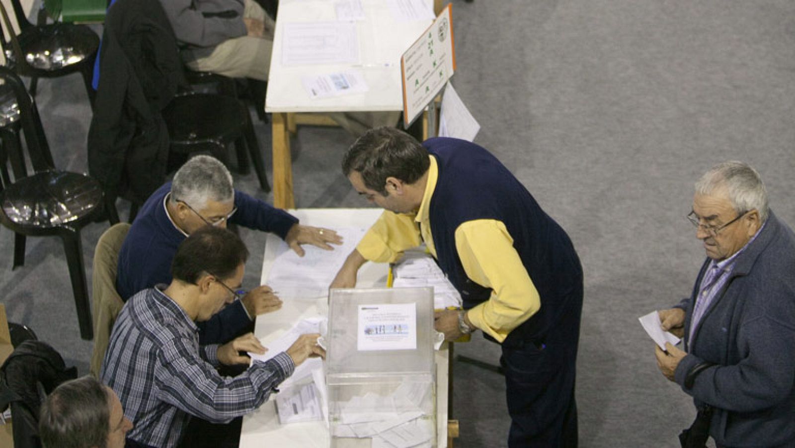 La participación en las eleciones vascas es del 14,8% al mediodía - Informativo 24h | Ver