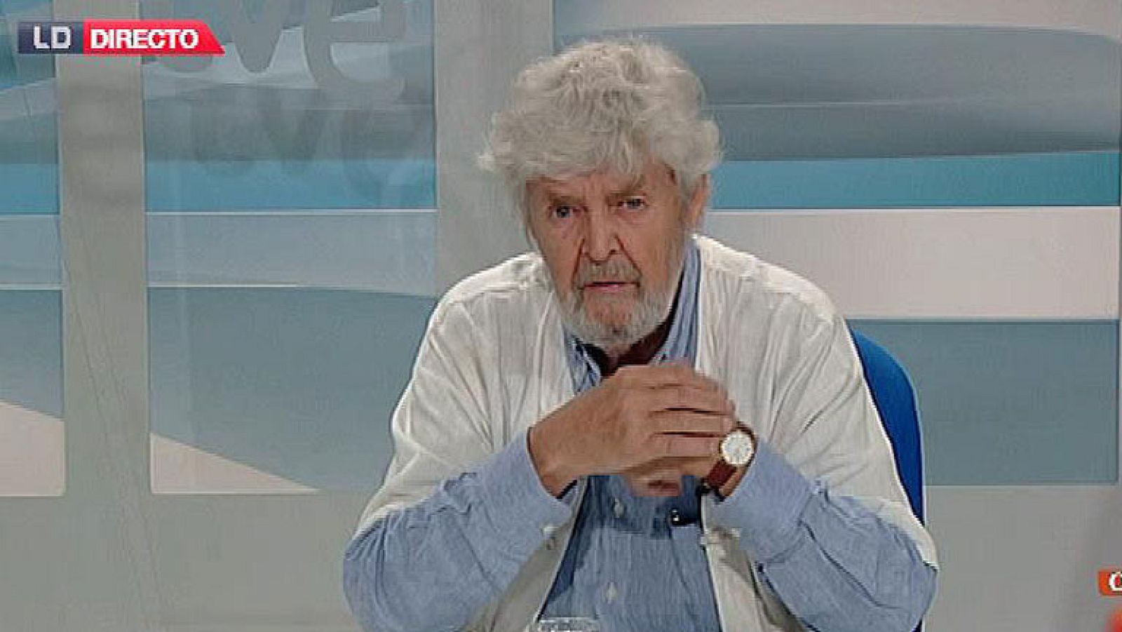 El líder de la coalición Alternativa Galega de Esquerda (AGE), Xosé Manuel Beiras, ha dicho en Televisión Española que si Feijóo cree que puede actuar como un "bombero" por haber revalidado su mayoría absoluta "está muy equivocado". "Nosotros no contábamos con este resultado en absoluto", ha dicho respecto a los nueve escaños que ha conseguido en Galicia, situándose como tercera fuerza política y desplazando al BNG. "Conectamos" con esa mayoría del electorado que se abstendría o votaría en blanco "porque aparecimos con credibilidad", ha dicho.