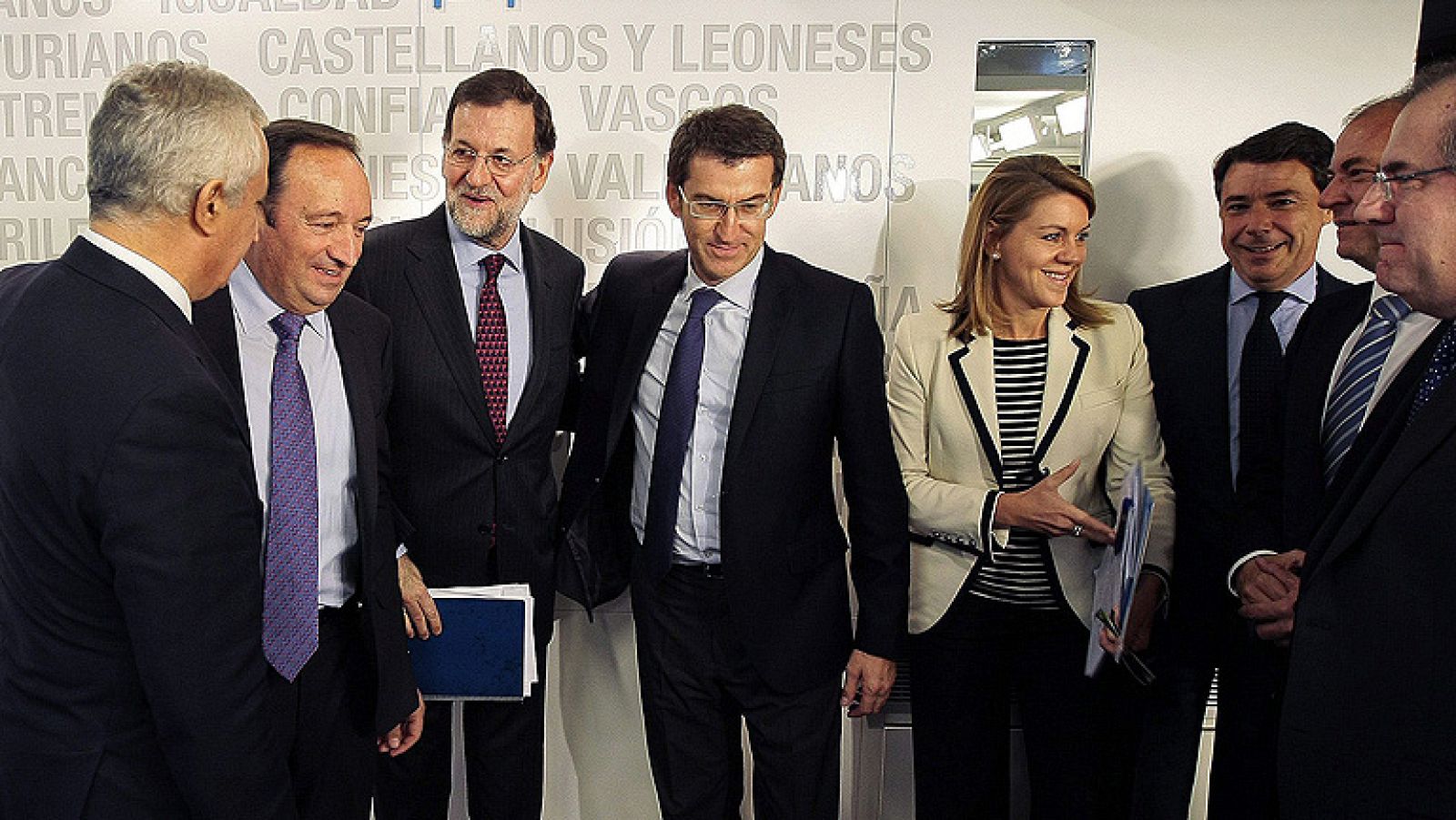 La secretaria general del PP, María Dolores de Cospedal, ha explicado que el PP interpreta la mayoría absoluta de Alberto Nuñez Feijóo en Galicia como un respaldo a las medidas "impopulares" del presidente del Gobierno, Mariano Rajoy, y a sus políticas de "austeridad, sobriedad y de solución a los problemas".Así lo ha dicho en la conferencia de prensa posterior al Comité Ejecutivo Nacional, que se ha reunido este lunes para valorar los resultados en las elecciones autonómicas de País Vasco y Galicia.