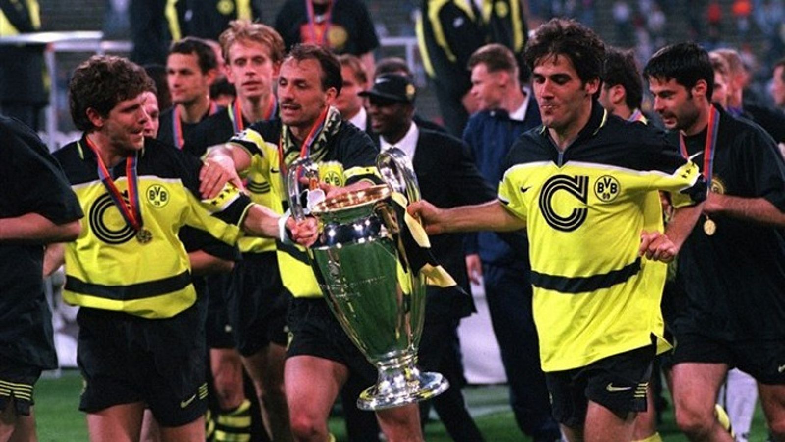 El Dortmund, 15 años después de tocar el cielo