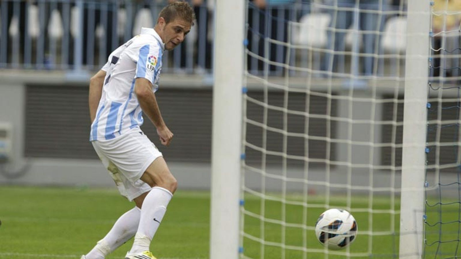 El conjunto malacitano recibe a todo un Milan con una amenaza en su propio césped de La Rosaleda, el hongo Pythium.