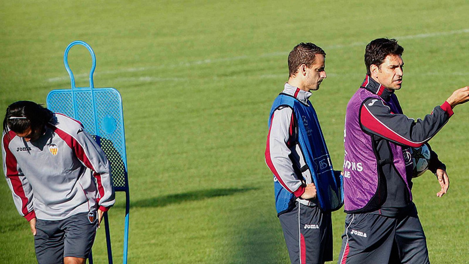 El Valencia, que se enfrenta al Bate Borisov en Minsk, tiene problemas en la portería. Vicente Guaita llegó ayer a la capital bielorrusa con malestar general por lo que de no remitir será Diego Alves el que juegue de titular. Los valencianistas neces