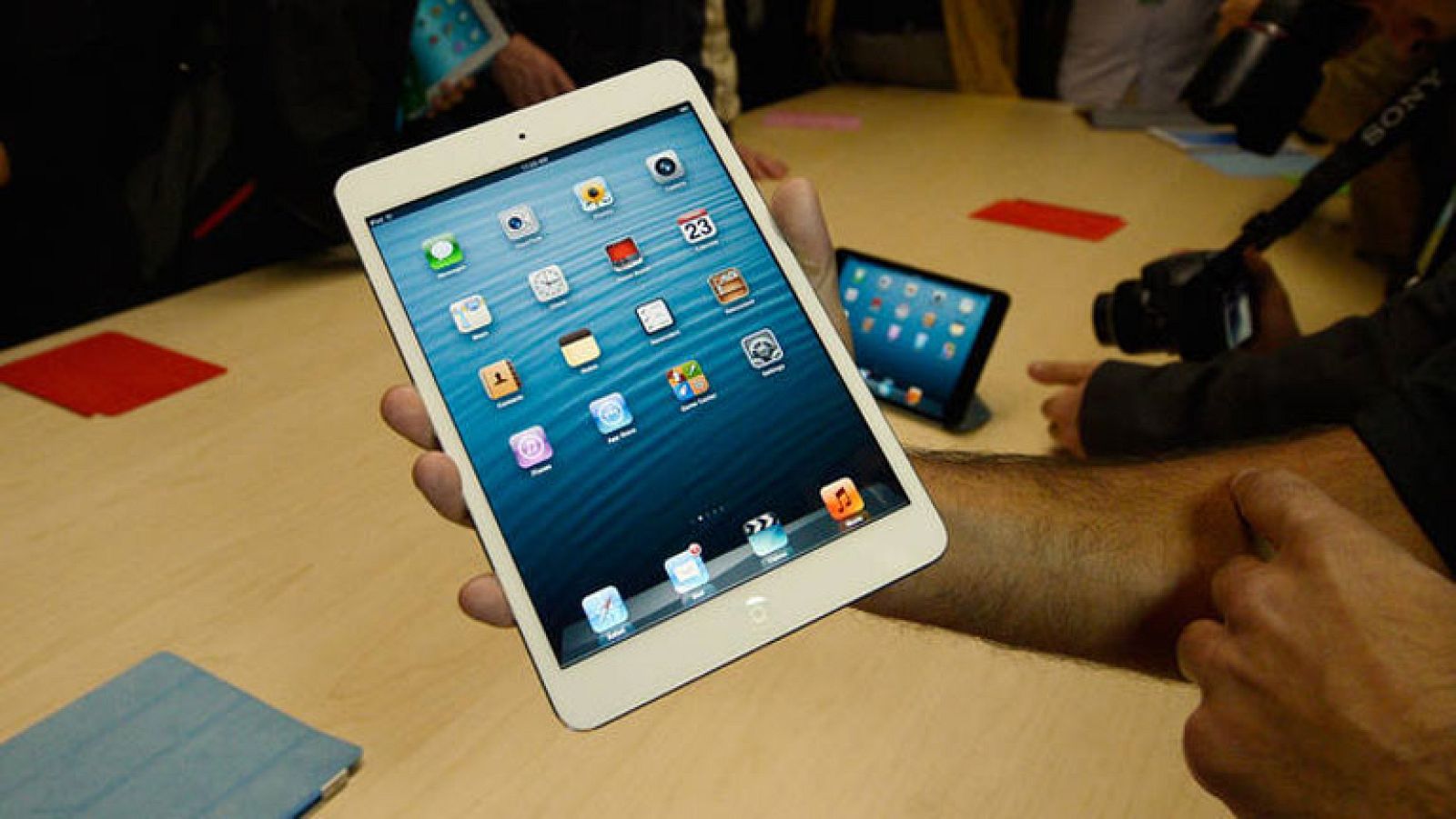 Apple refuerza los iPad frente a los tablets Google Nexus y Microsoft Surface | Ver
