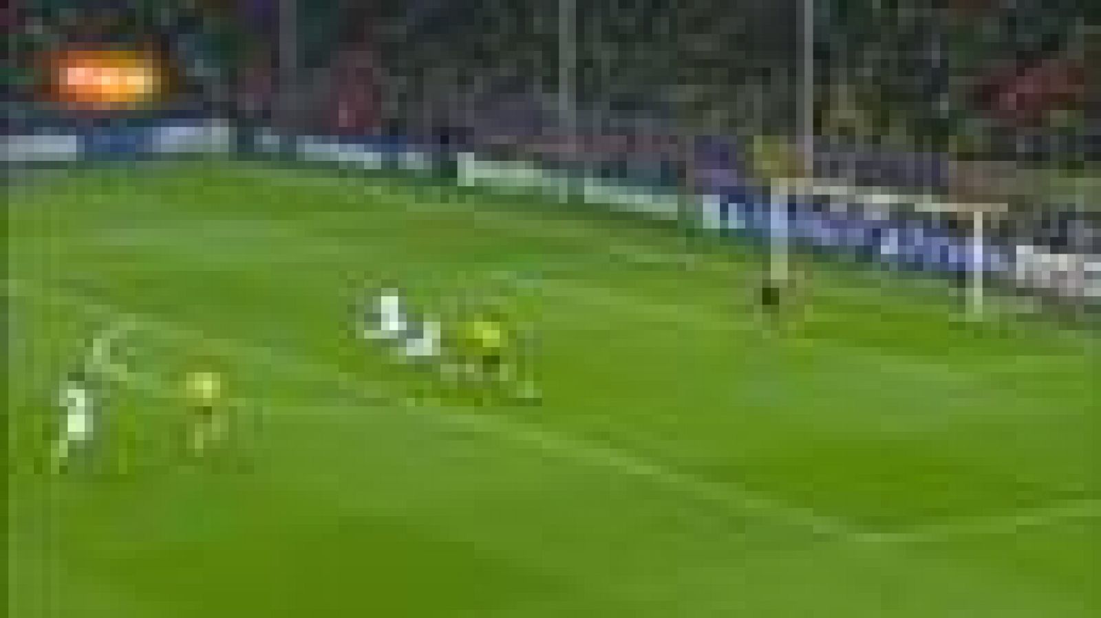 El delantero del Borussia de Dortmund Lewandowski ha adelantado a su equipo ante el Real Madrid en el minuto 35 de juego. 
