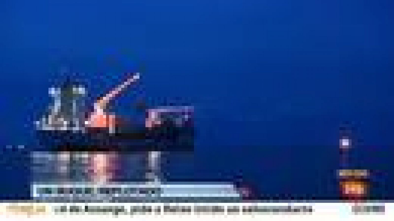 Telediario 1: Logran remolcar uno de los dos buques encallados en las costas de Valencia | RTVE Play