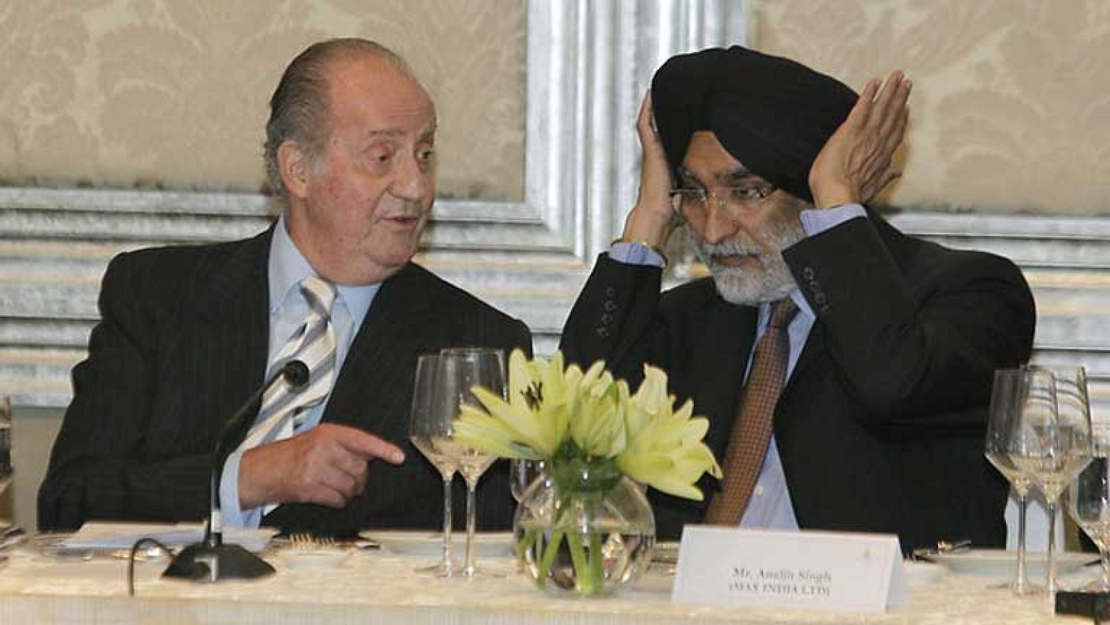 El Rey dice en la India que las medidas aplicadas en España comienzan a dar resultados