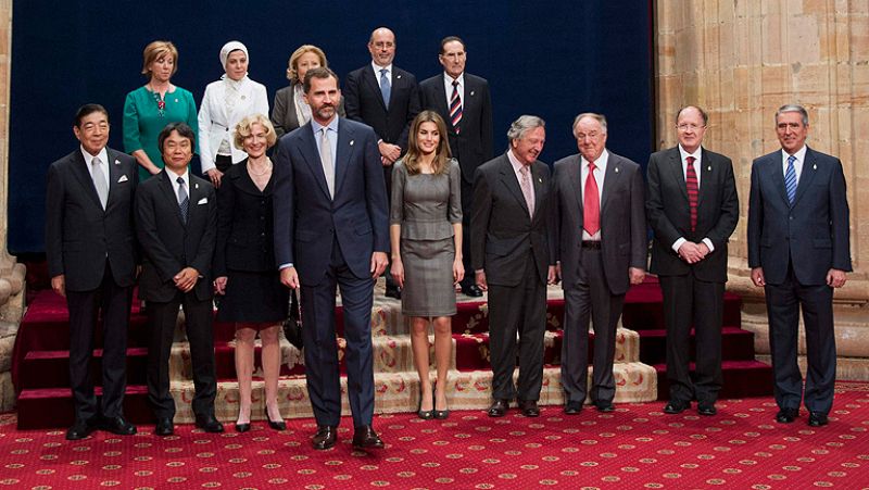 Don Felipe y Doña Letizia reciben a los ganadores de los Premios Príncipe de Asturias 2012