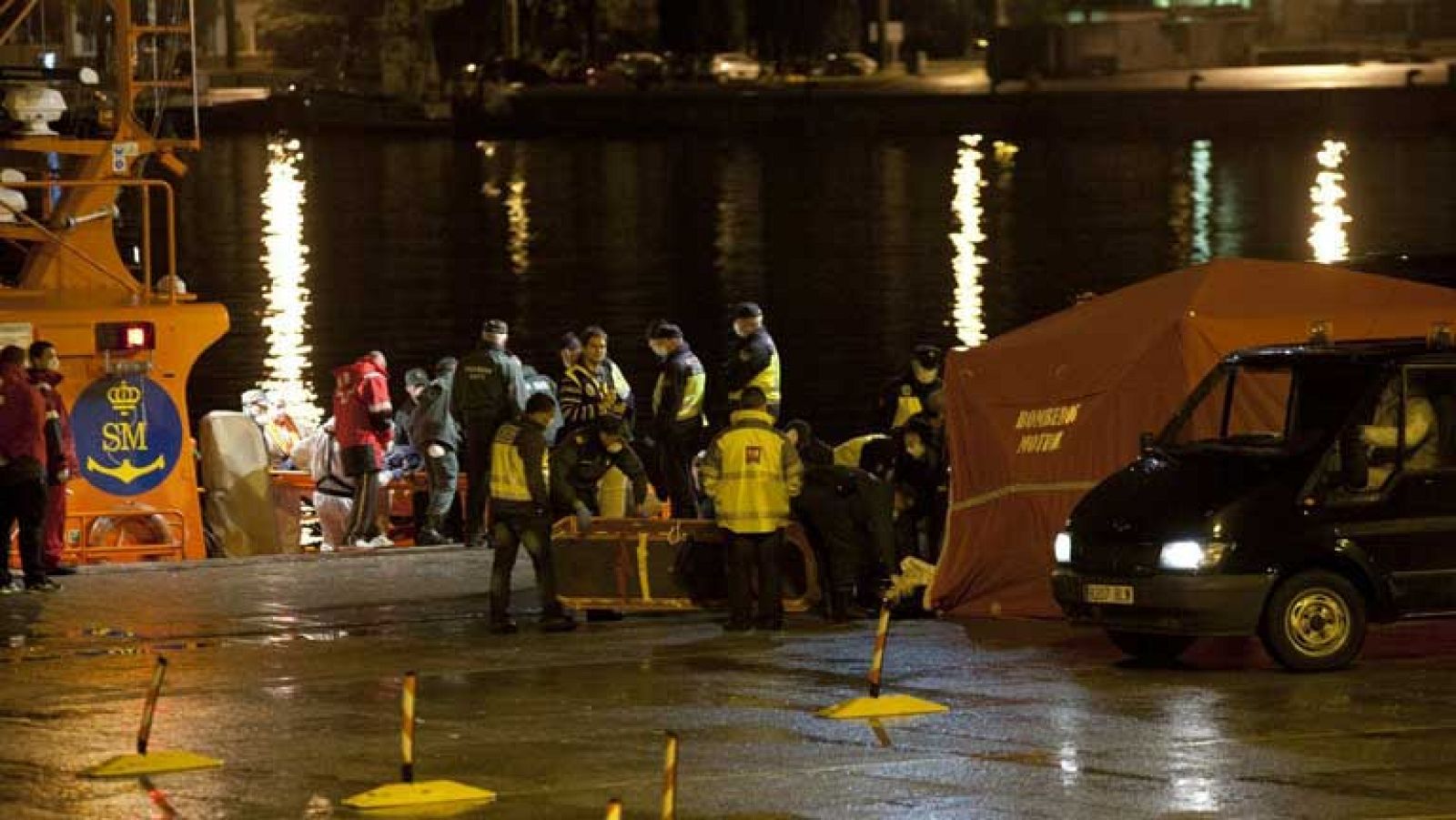 Salvamento marítimo sigue en el lugar del naufragio de la patera pero en aguas españolas