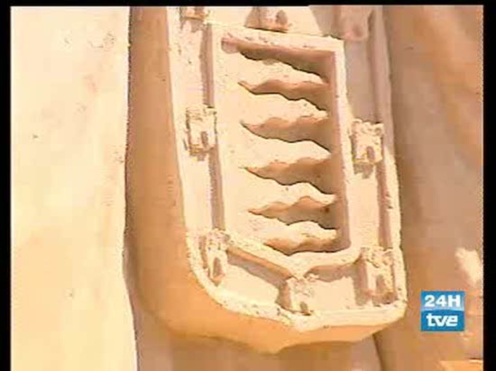 Castillos de arena sobre el asfalto de Valladolid | Ver