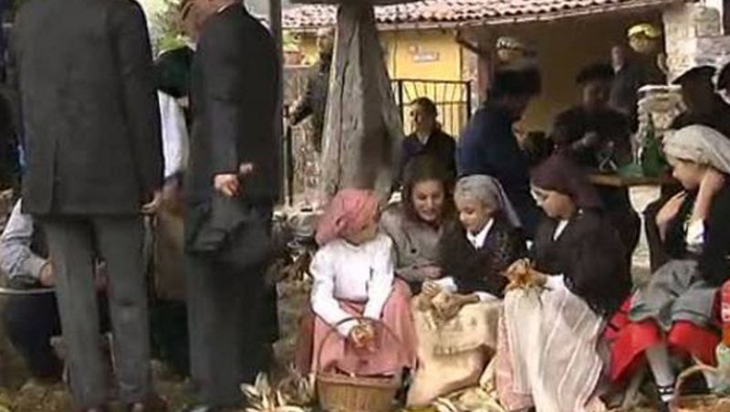 Los príncipes visitan la localidad asturiana de Bueño