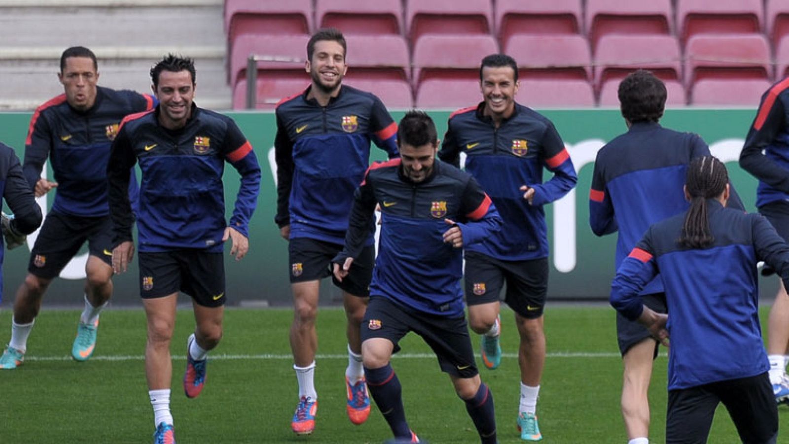 El Barça, con una defensa en cuadro, se mide al Rayo