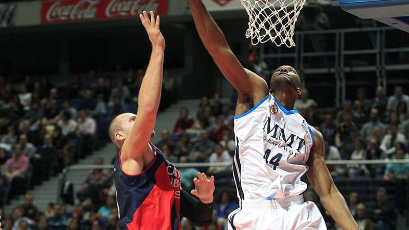 El Real Madrid se mantiene líder e invicto de la Liga Endesa al derrotar al Caja Laboral en un competido encuentro que tuvo que resolverse en la prórroga.