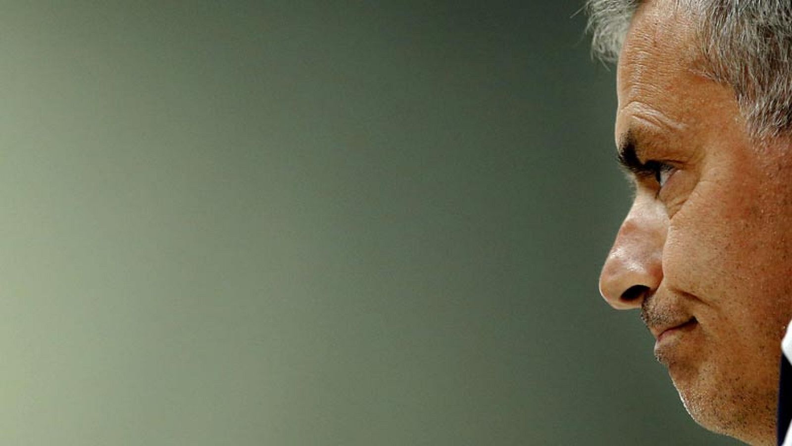 El entrenador del Real Madrid ha defendido a su jugador por los gestos que le hizo a la grada de Mallorca. Rueda de prensa tensa del portugués que contrasta con el ambiente festivo que se respira en Alcoy para preparar el encuentro copero.