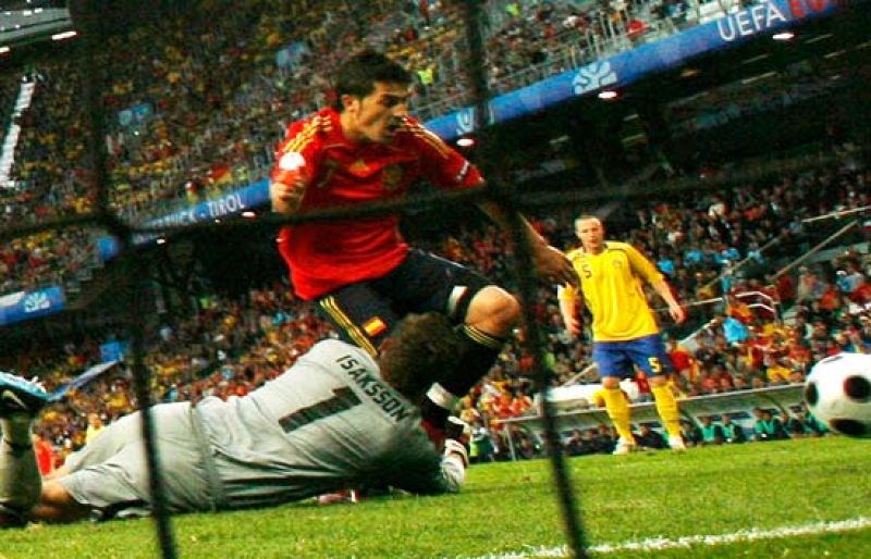  Ni Luis Aragonés escatima elogios para David Villa, el máximo goleador de lo que va de Eurocopa. El delantero asturiano es el gran ídolo de la afición española. 