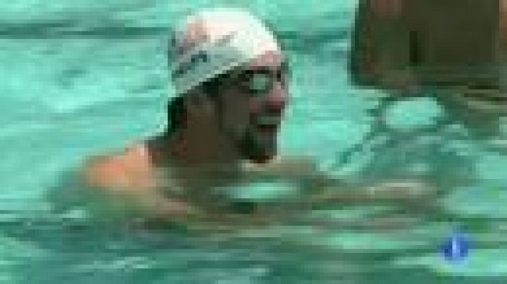 Phelps da clases de natación a niños de una favela de Río de Janeiro