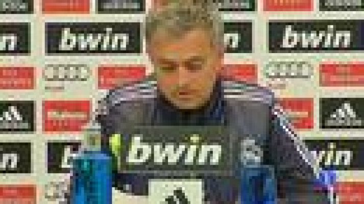 Telediario 1 - Mourinho: "Toril debe decidir si quiere ayudar a los jugadores"