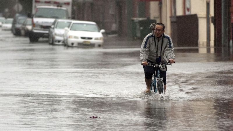 Obama suspende sus actos electorales en Ohio y Romney dará tres mítines decisivos en Florida