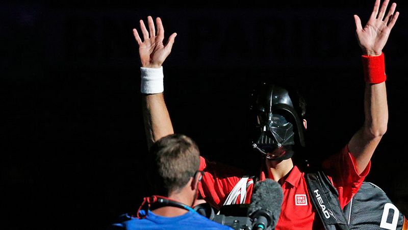 El estadounidense Sam Querrey protagoniza la sorpresa de la jornada al eliminar al principal favorito, Novak Djokovic. Vídeo del último punto del partido, que terminó 0-6, 7-6 y 6-4.