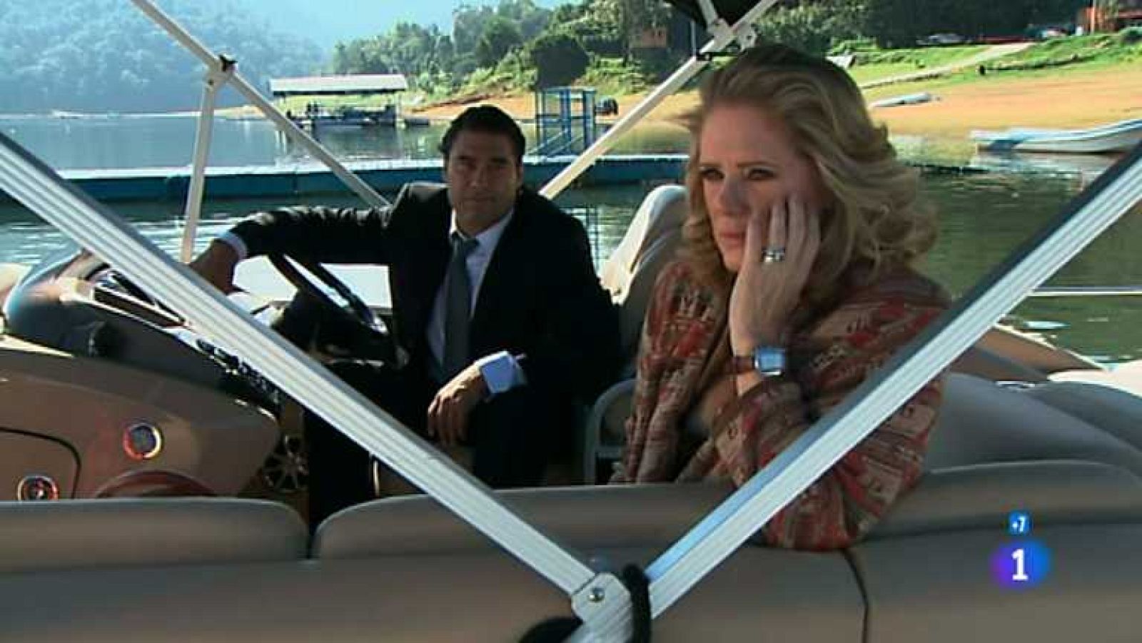 Amores verdaderos - Capítulo 21 - Victoria y Arriaga parten hacia el Valle donde se reunirá con Nelson. Victoria confiesa a Arriaga su pánico al agua - Ver ahora