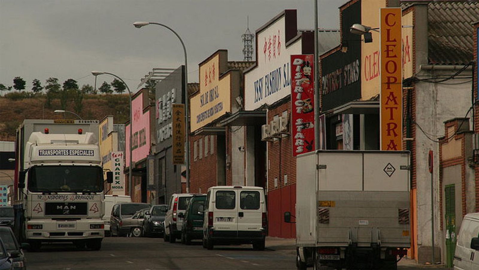 Los comerciantes chinos de Cobo Calleja cierran para mostrar su rechazo a la corrupción - Informativo 24h | Ver