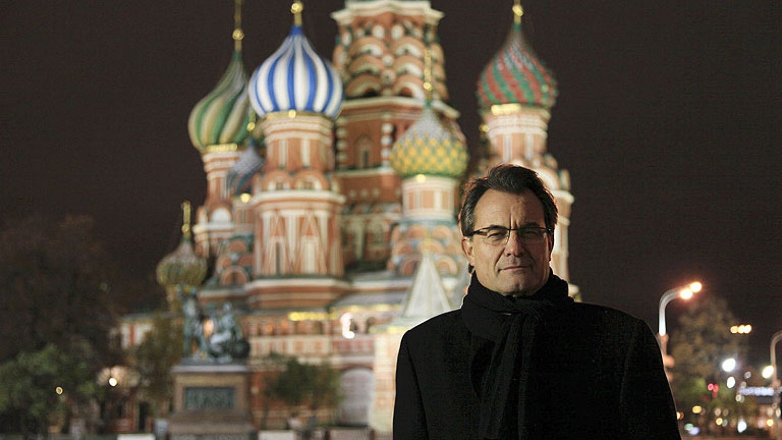 En Cataluña, criticas al viaje del presidente de la Generalitat a Rusia. El Partido Socialista y el Partido Popular consideran que Artur Mas ha hecho un uso partidista del viaje, en plena precampaña electoral.  CiU dice que ha sido muy provechoso.