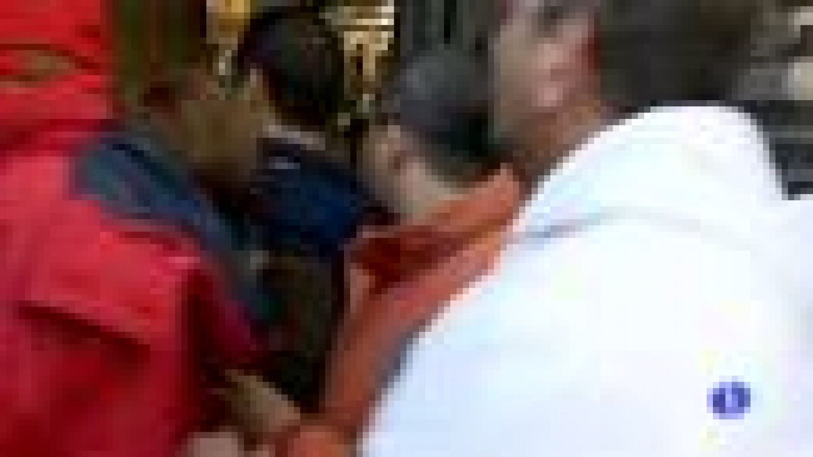 Un centenar de personas de la "Plataforma Afectados por la Hipoteca" han ocupado la sede cen